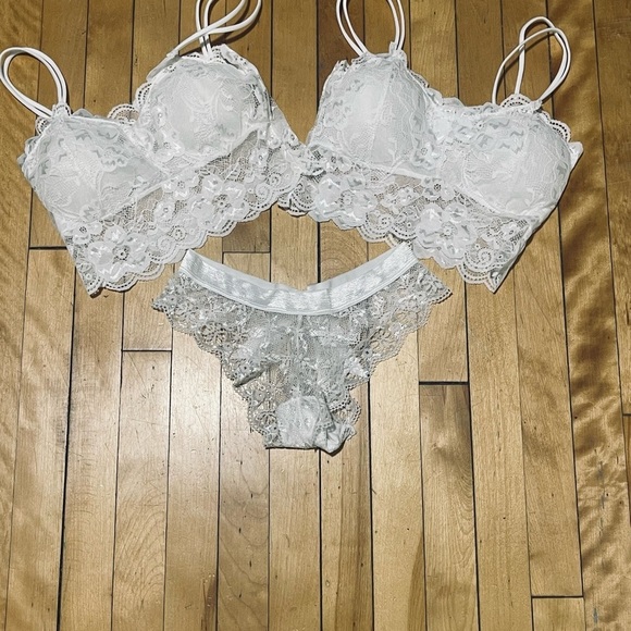 Bralette x 2 + Panty 32b & Small panty - Picture 2 of 10